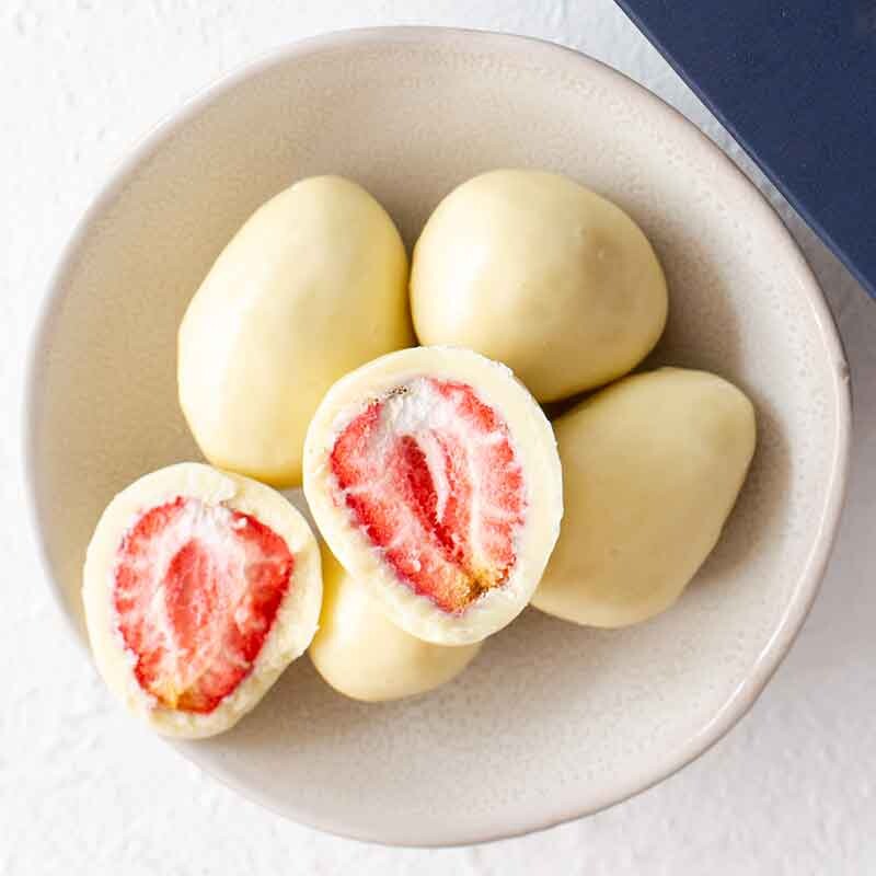 Organic Times Organic White Chocolate Strawberries 100g, view 3 of 4